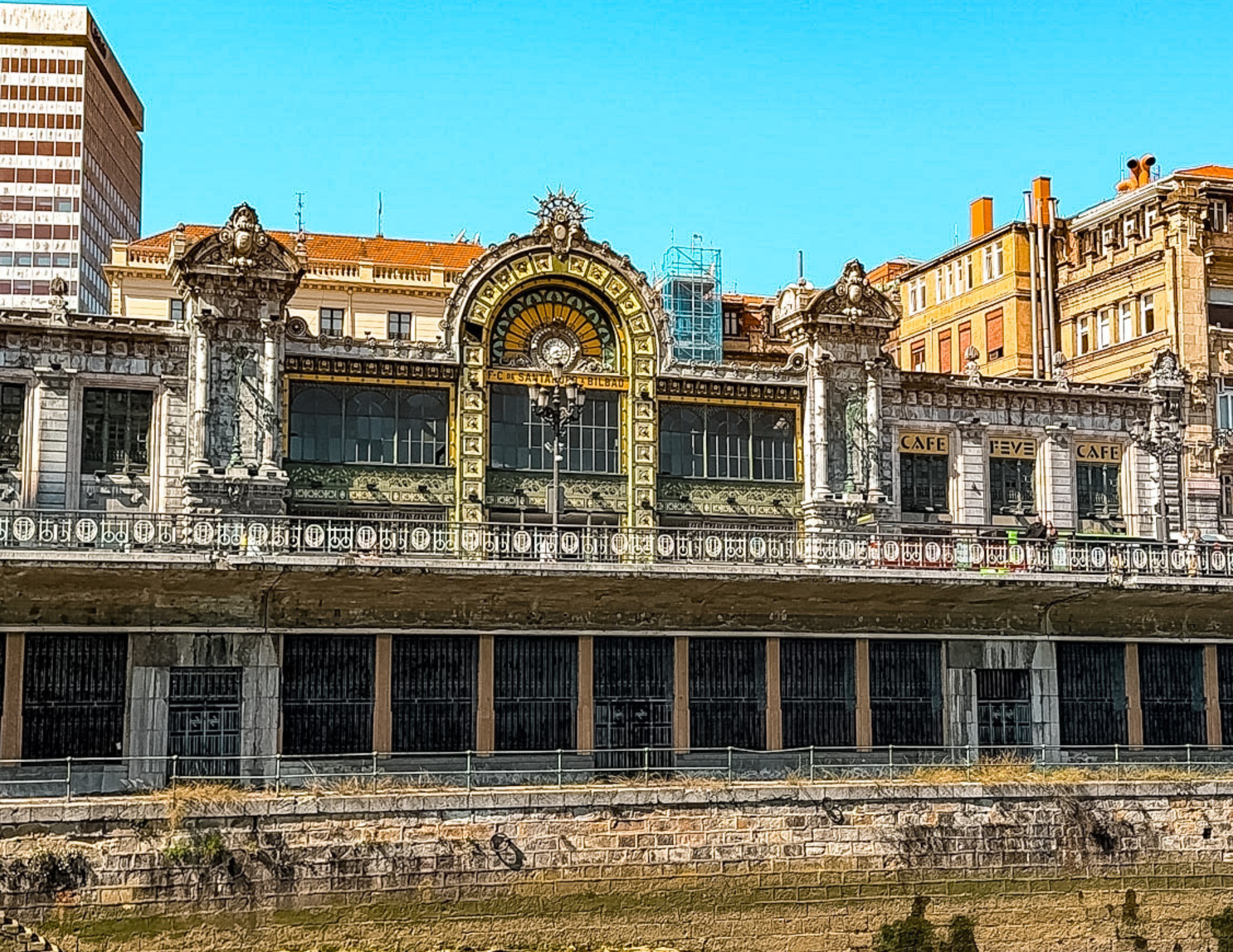 Bilbao Travel Guide (7).png